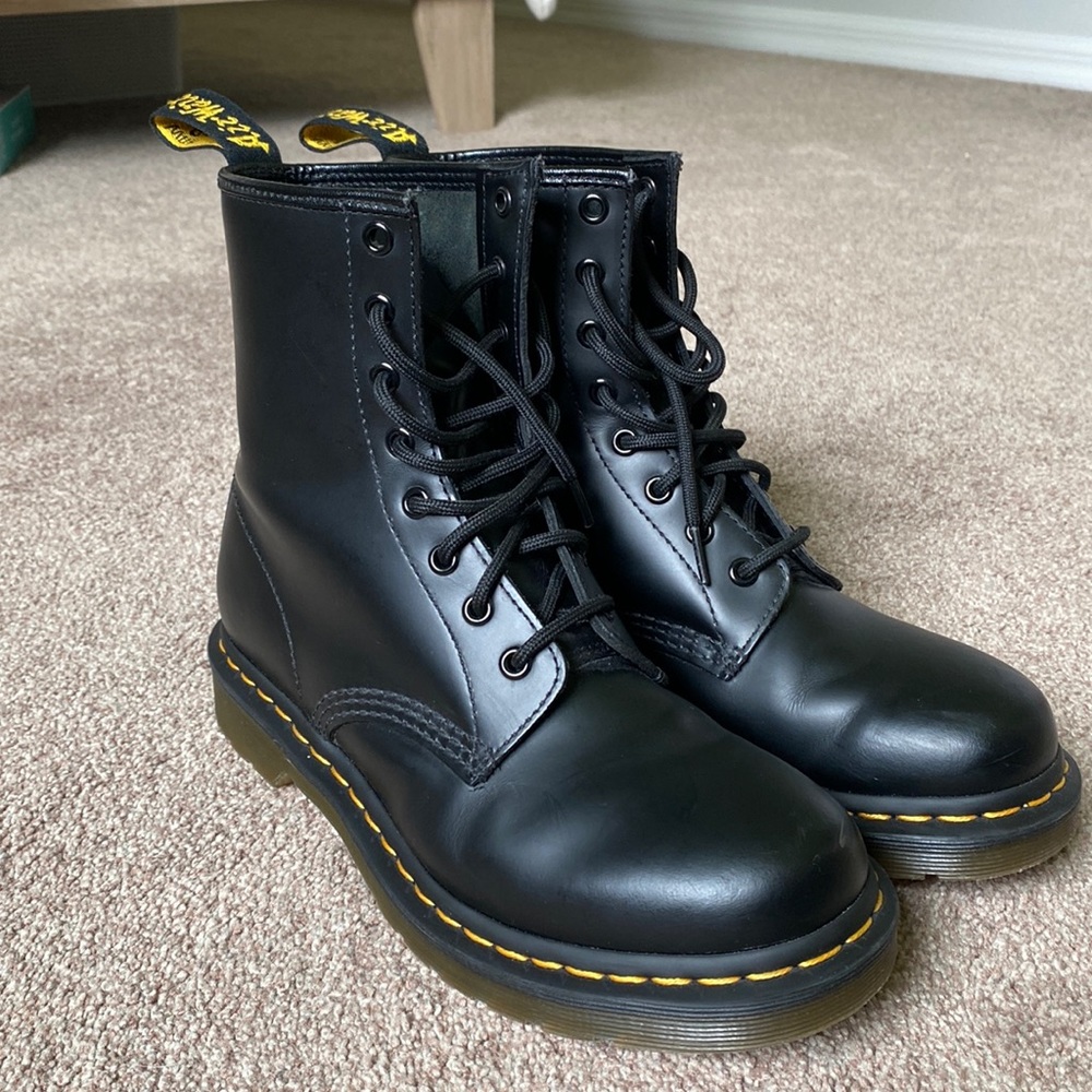 Dr.Martens 1460 smooth leather lace up boots. Woman’s size 9. Black.